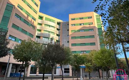Vista exterior de Pis en venda en León Capital  amb Calefacció, Terrassa i Traster