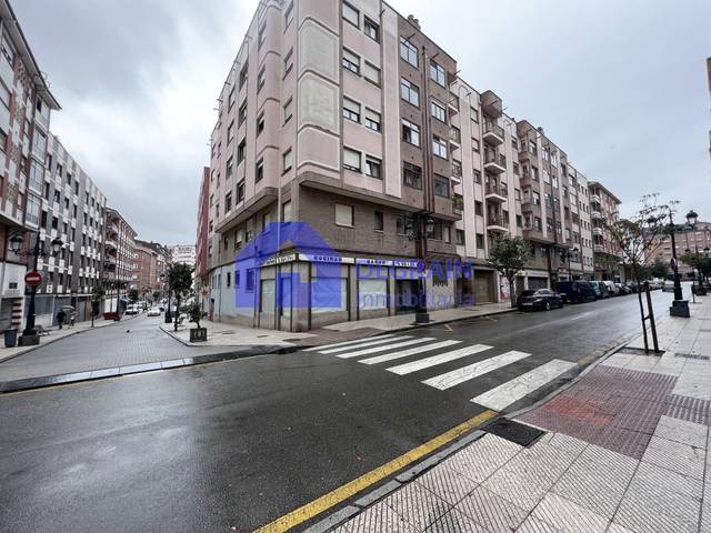 Local comercial en Venta en Milán - Pumarín
