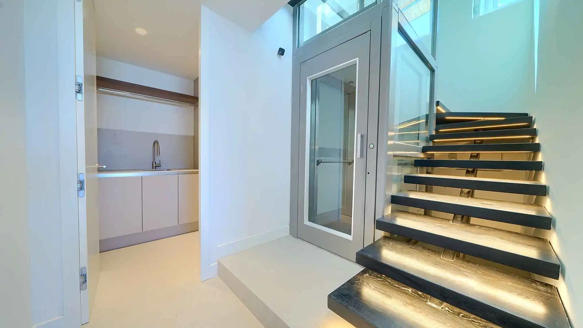 Attic for sale in Marbella  with Air Conditioner, Terrace and Storage room