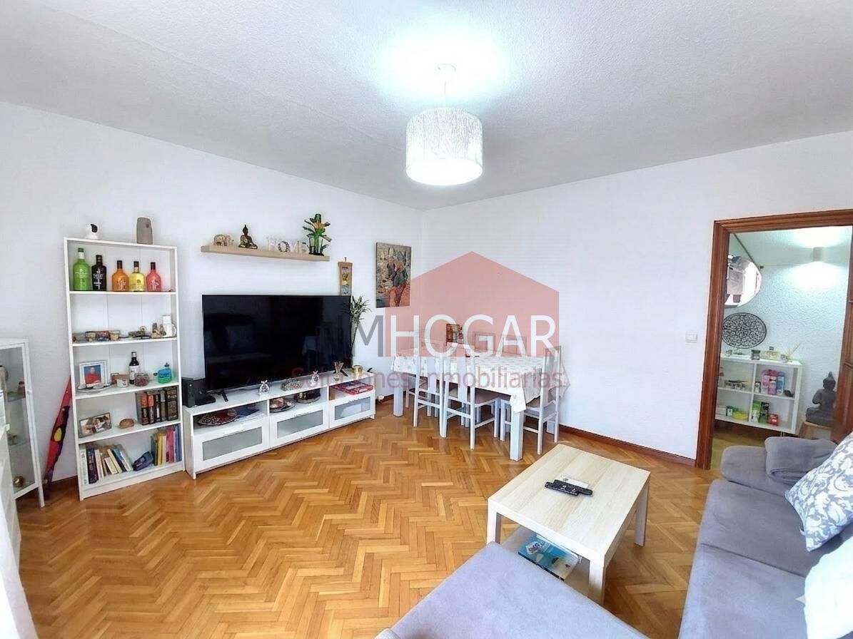 Wohnzimmer von Wohnung zum Verkauf in Ávila Capital mit Heizung, Parkett und Balkon