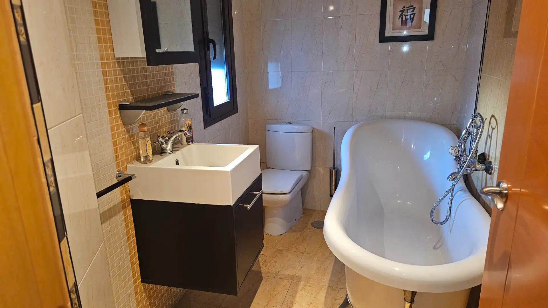 Bathroom of Flat for sale in La Algaba  with Air Conditioner, Terrace and Storage room