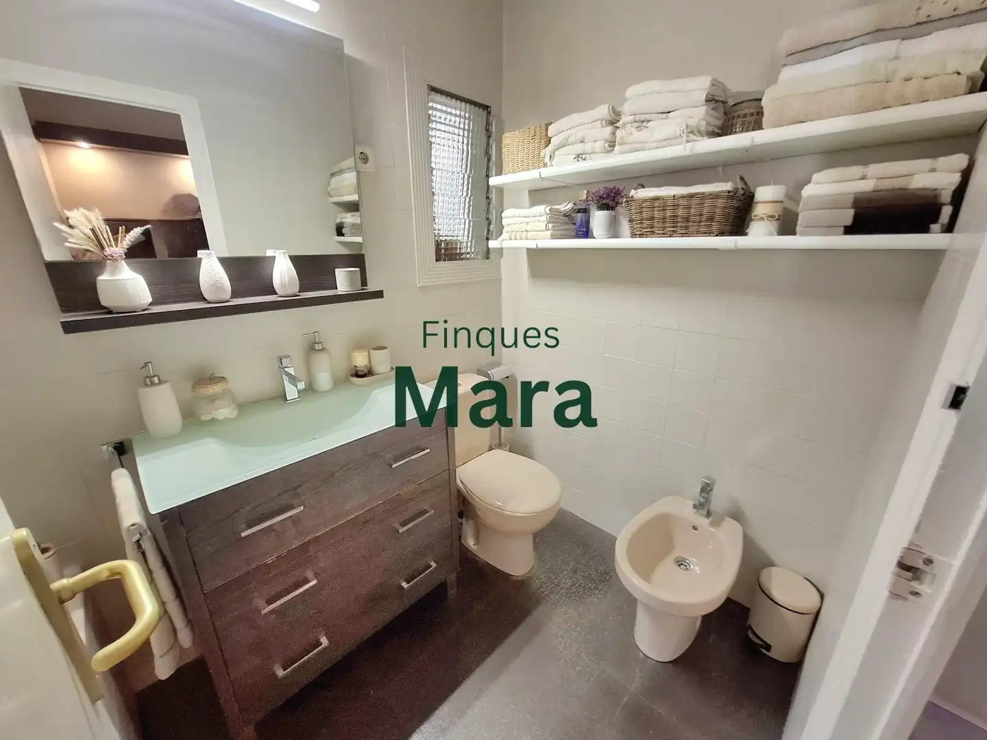 Badezimmer von Wohnung zum Verkauf in Sant Boi de Llobregat