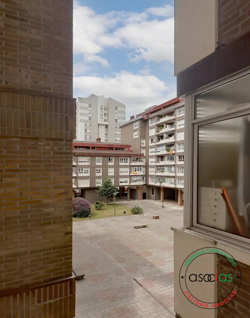 Außenansicht von Wohnung zum Verkauf in Gijón  mit Heizung, Parkett und Balkon