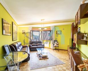 Sala d'estar de Pis de lloguer en Siero amb Calefacció, Parquet i Terrassa