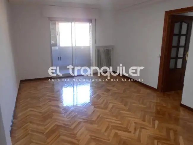 Dormitori de Pis de lloguer en Móstoles amb Parquet, Terrassa i Rentadora