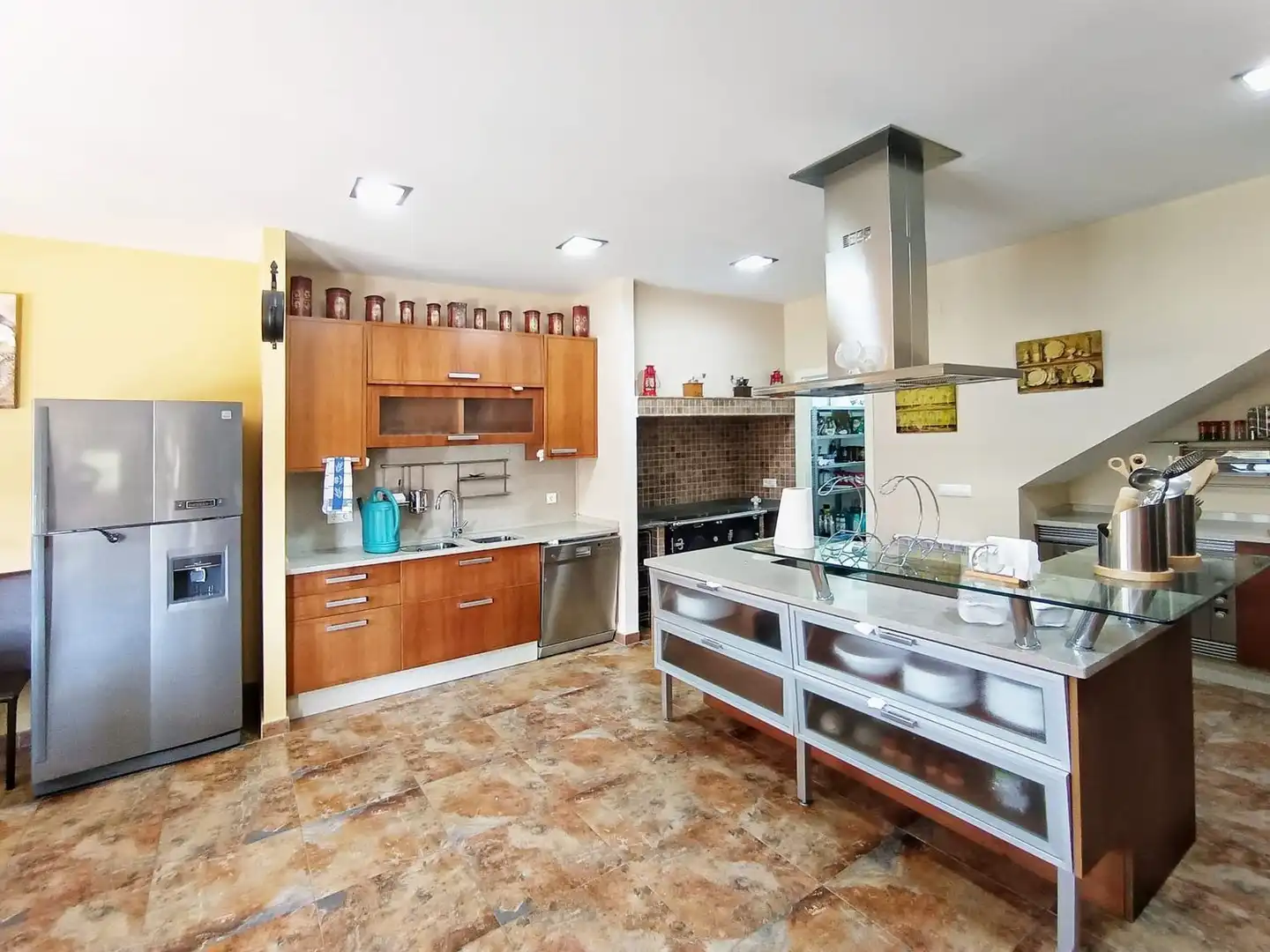 Cuina de Casa o xalet en venda en Pontevedra Capital  amb Jardí privat, Terrassa i Traster