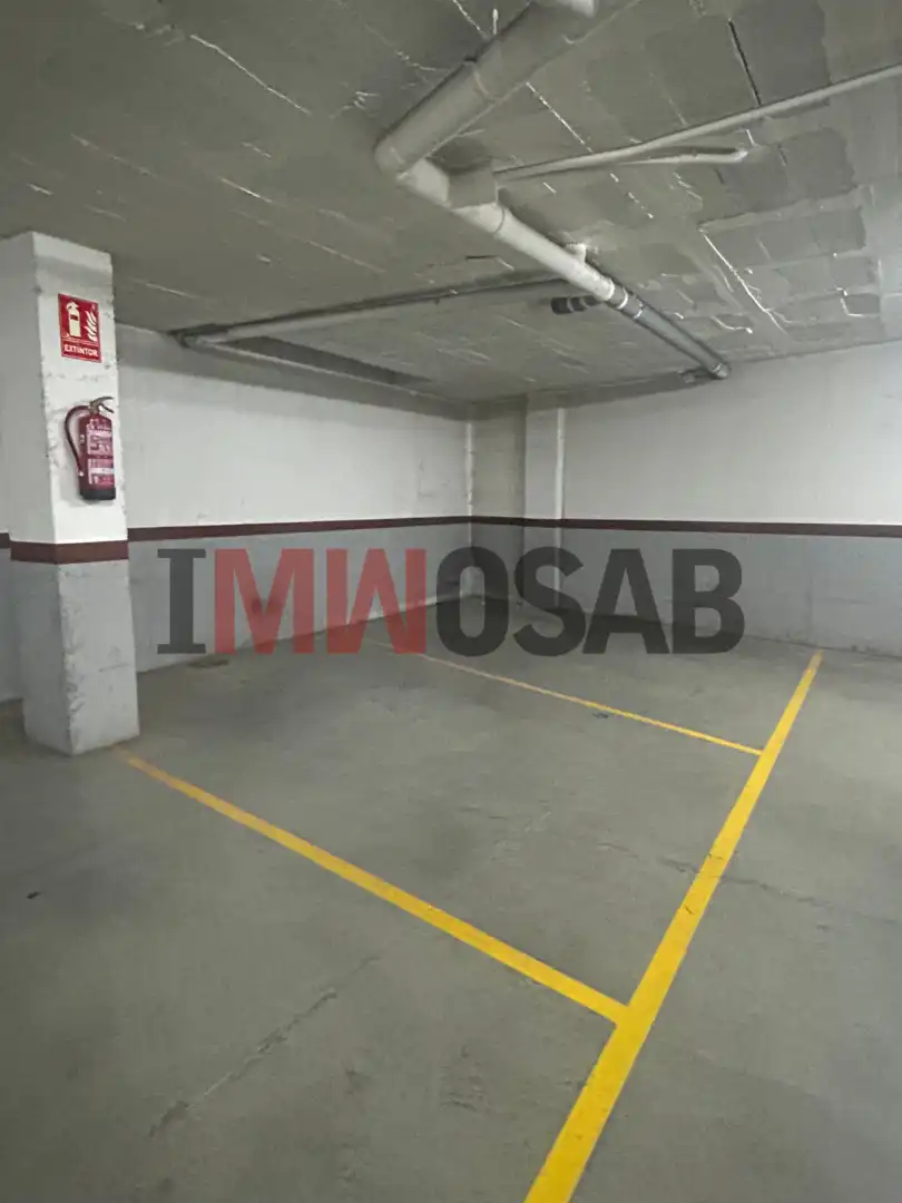 Parkplatz von Garage zur Miete in Vic