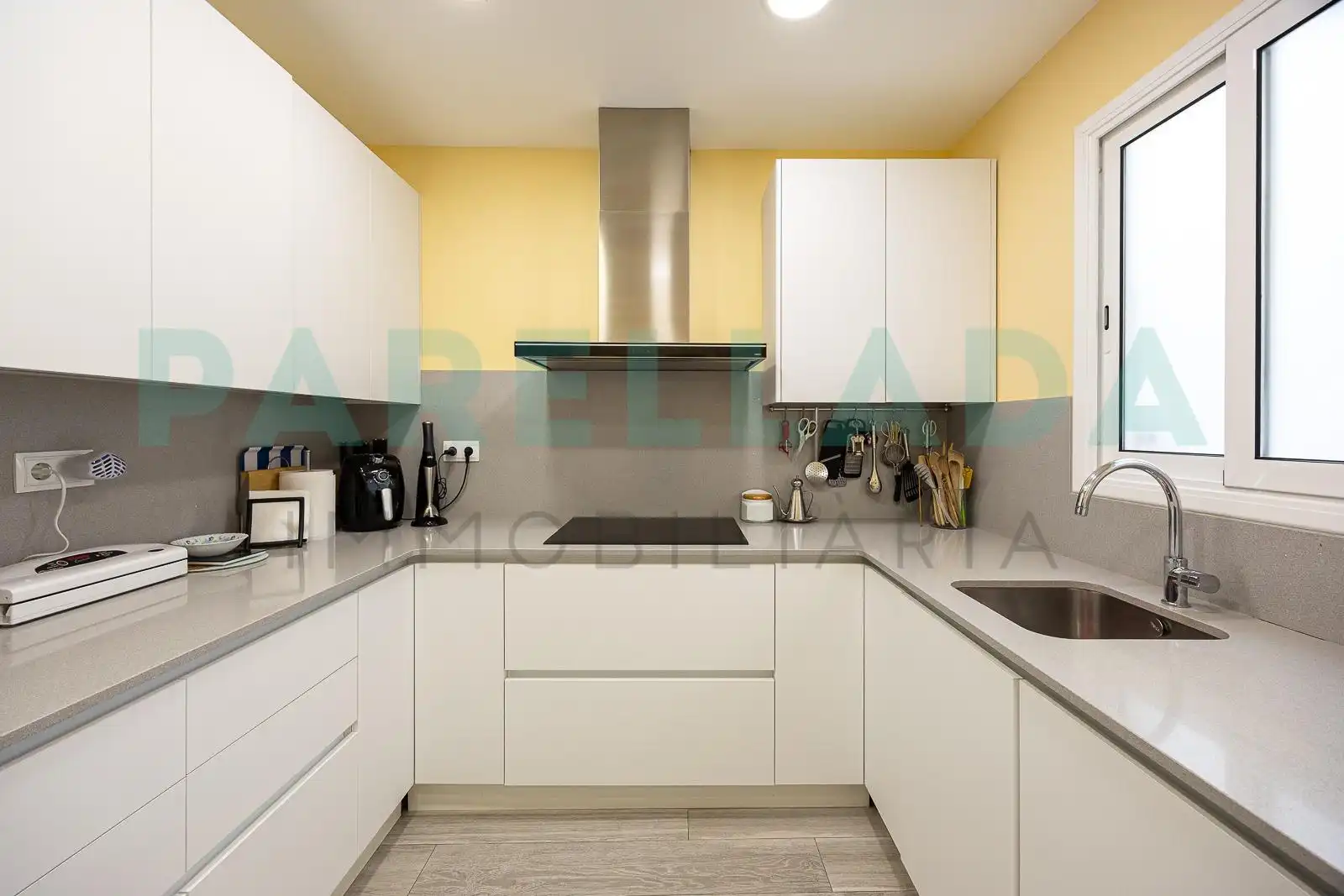 Cocina de Piso en venta en Tiana con Aire acondicionado, Calefacción y Terraza