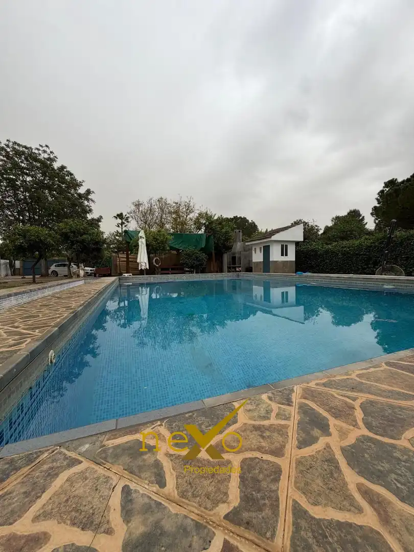 Piscina de Casa o chalet en venta en Carmona con Aire acondicionado, Jardín privado y Terraza