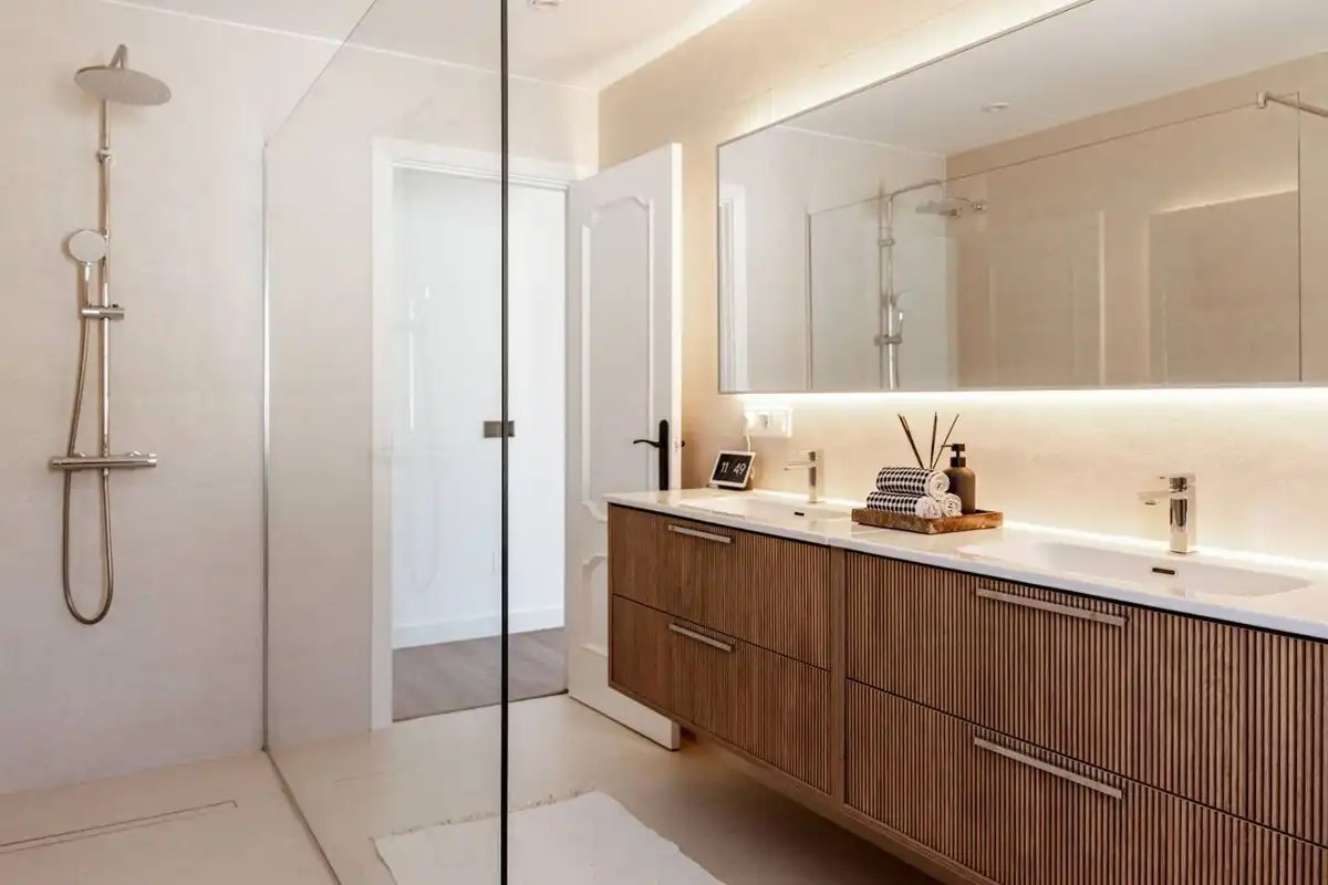 Baño de Casa o chalet de alquiler en Estepona con Aire acondicionado, Jardín privado y Terraza