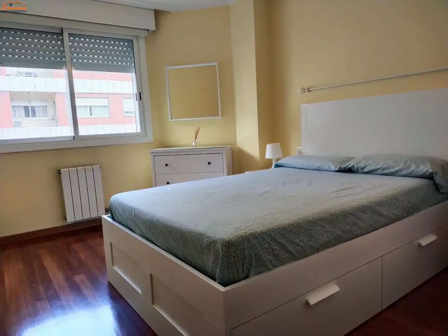 Habitación de Piso de alquiler en Vigo  con Calefacción y Amueblado