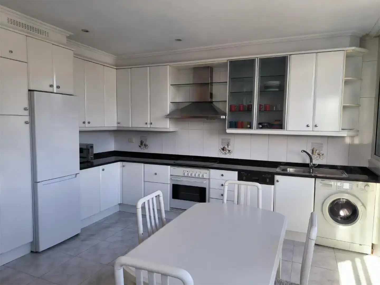 Küche von Wohnung zur Miete in Vigo  mit Privatgarten, Parkett und Abstellraum