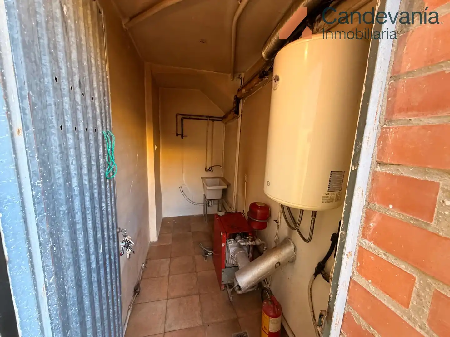 Casa adosada en venta en Gurrea de Gállego con Calefacción, Trastero y Horno
