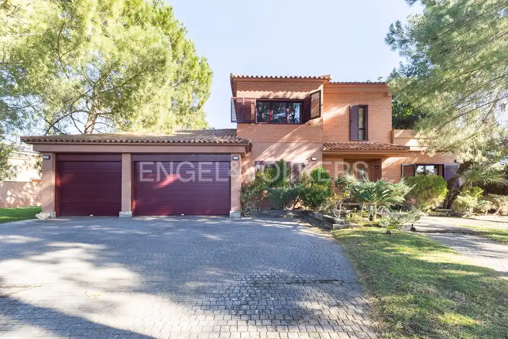 Exterior view of Houses for sale in La Pobla de Vallbona  with Air Conditioner, Heating and Private garden