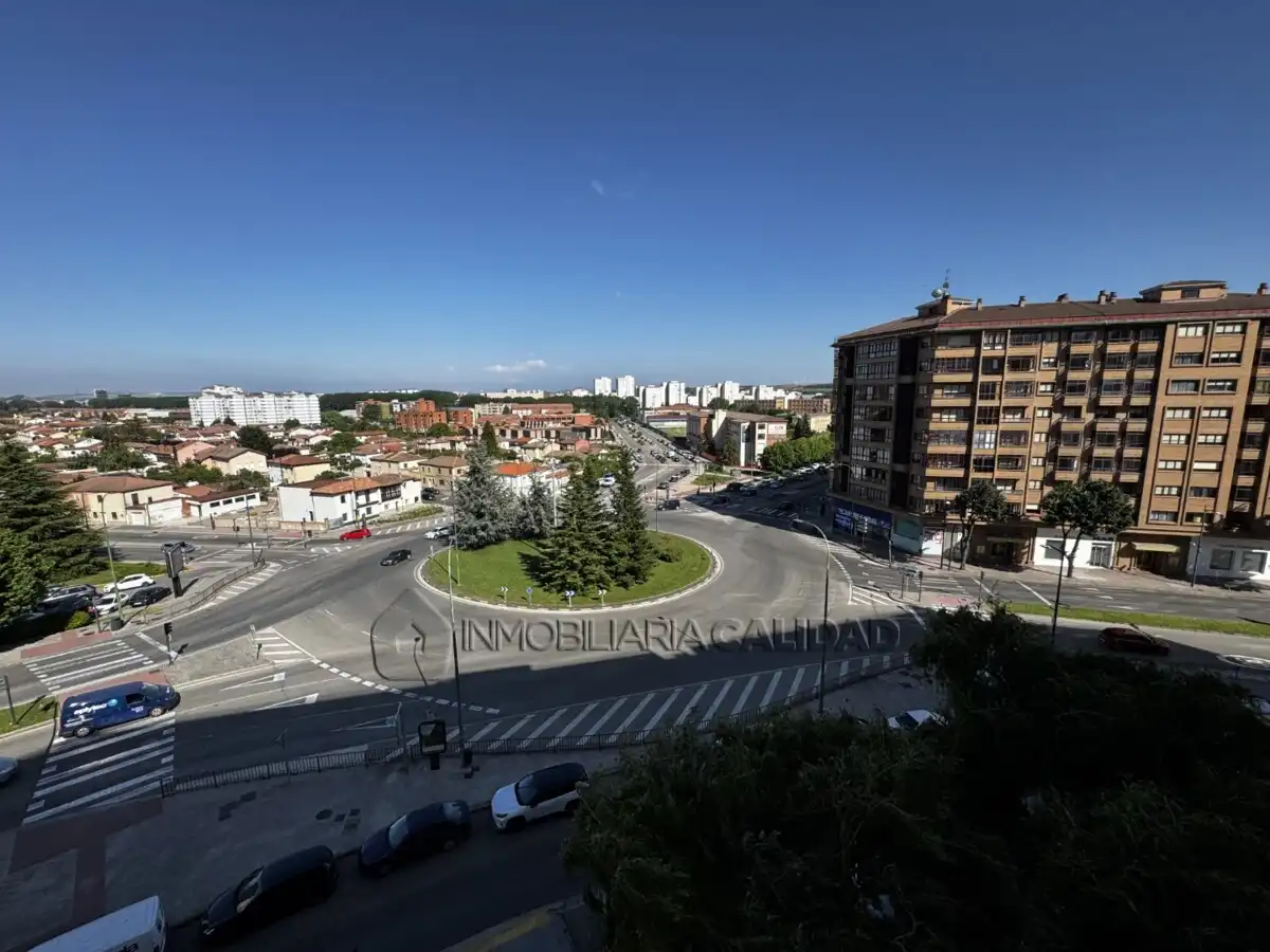 Exterior view of Flat for rent in Burgos  with Heating, Terrace and Furnished