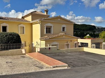 Detached house with balcony for sale in La Empedrola