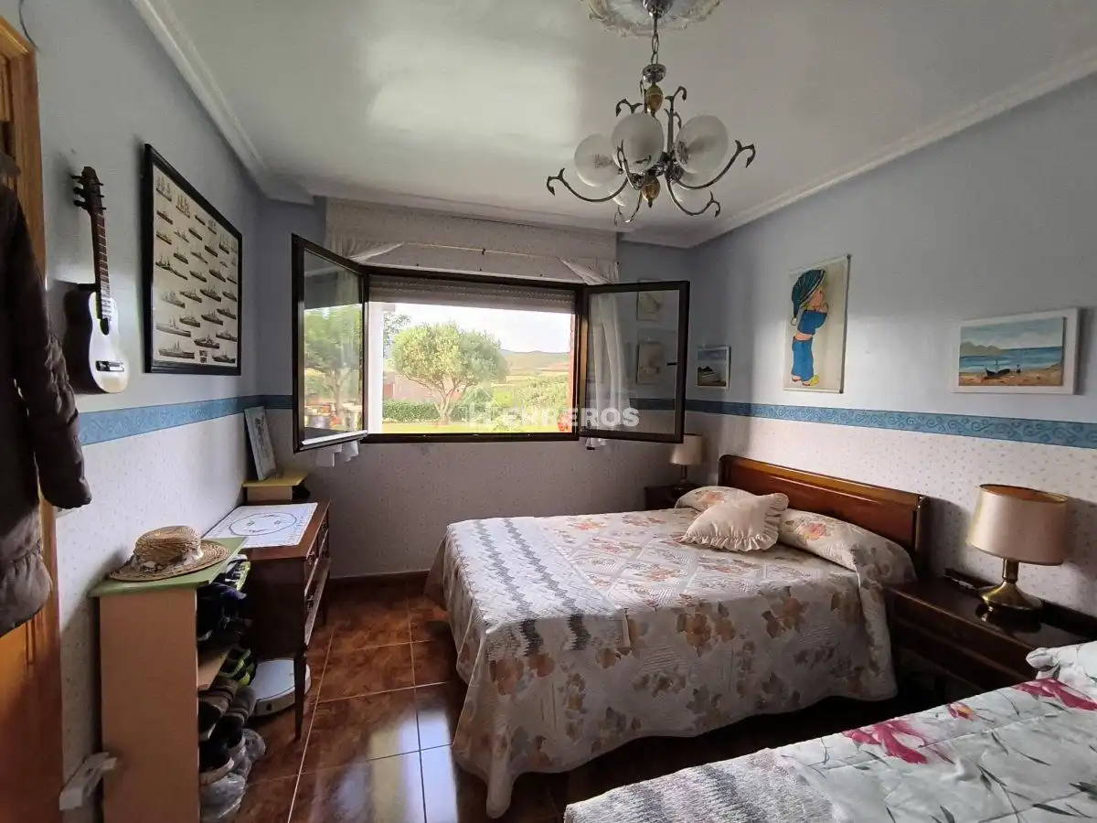 Chalet con jardín en venta en revilla, imagen 13