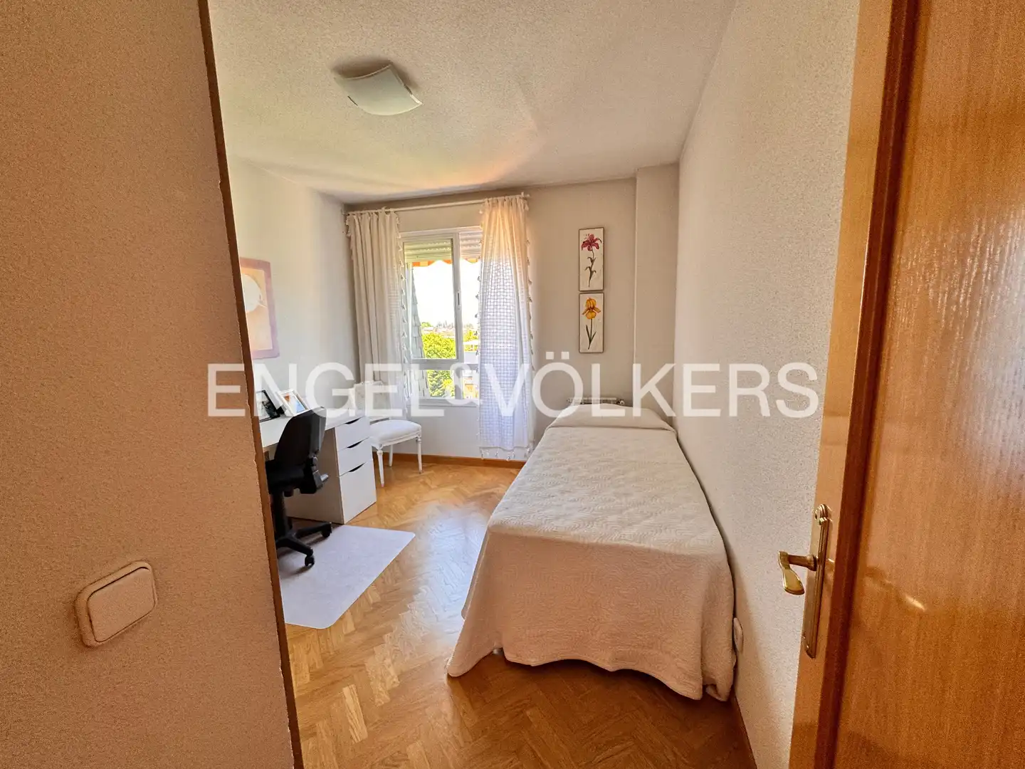Habitación de Ático de alquiler en Majadahonda con Aire acondicionado, Calefacción y Jardín privado