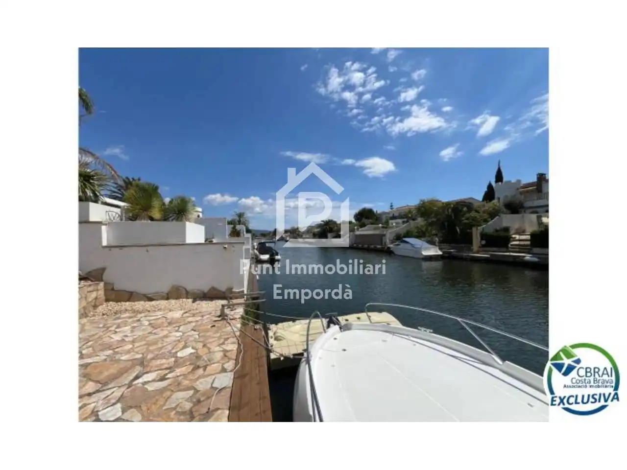 Vista exterior de Casa o xalet en venda en Empuriabrava amb Aire condicionat, Calefacció i Jardí privat