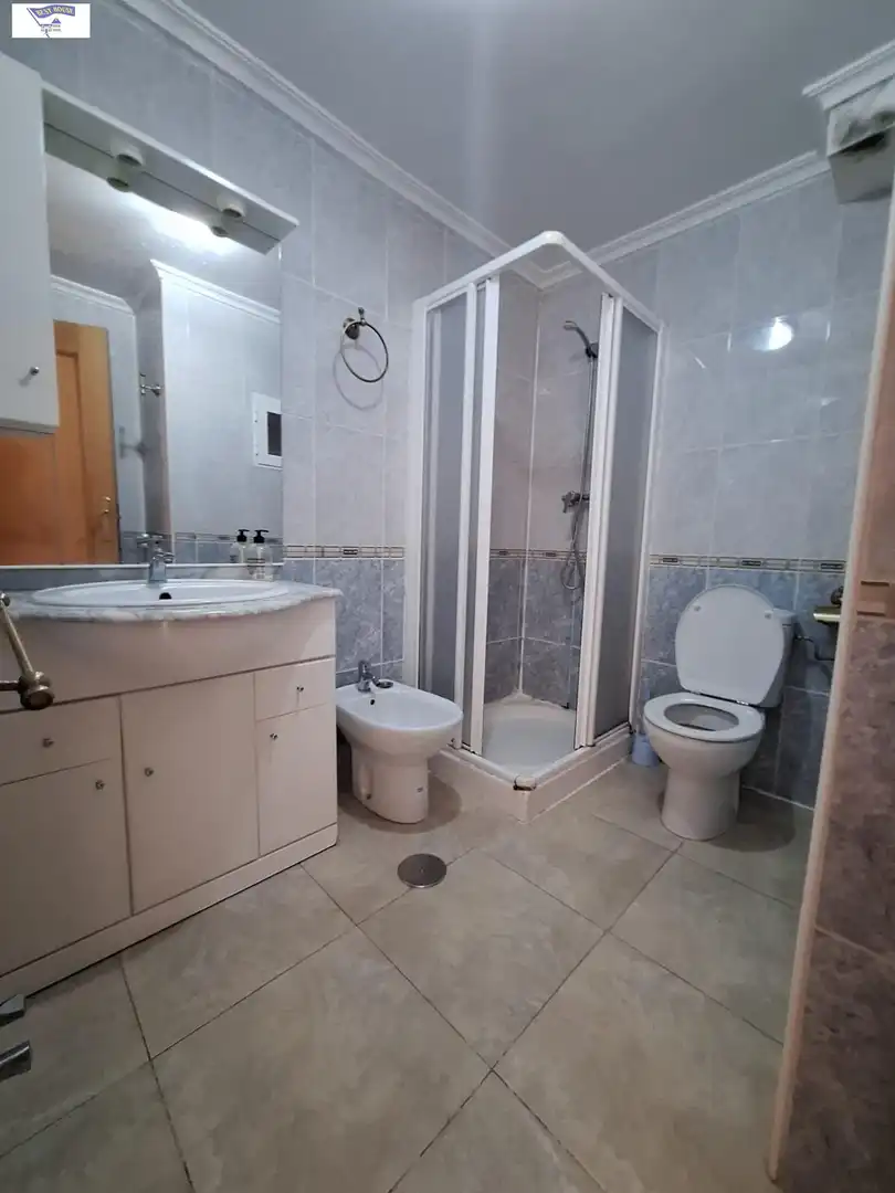 Baño de Piso de alquiler en Albacete con Amueblado y Balcón