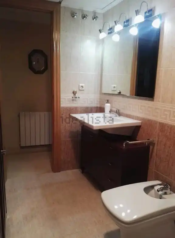 Baño de Piso en venta en Granada con Aire acondicionado, Calefacción y Amueblado