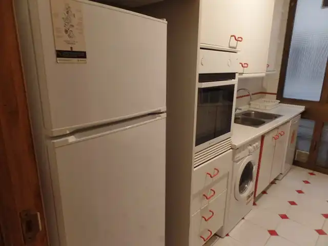 Küche von Wohnung zur Miete in Madrid mit Heizung, Ofen und Waschmaschine