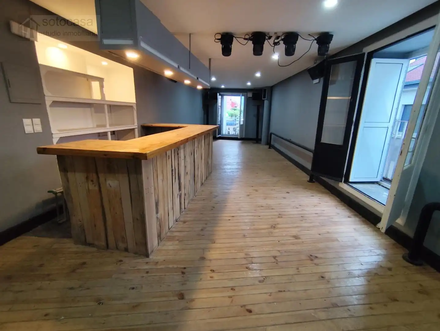 Commercial properties for sale in Tudela de Duero  with Air Conditioner