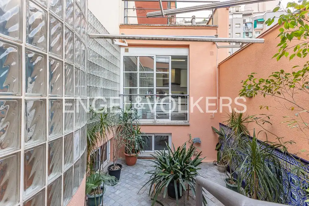 Terrassa de Casa o xalet en venda en L'Hospitalet de Llobregat amb Aire condicionat, Calefacció i Parquet