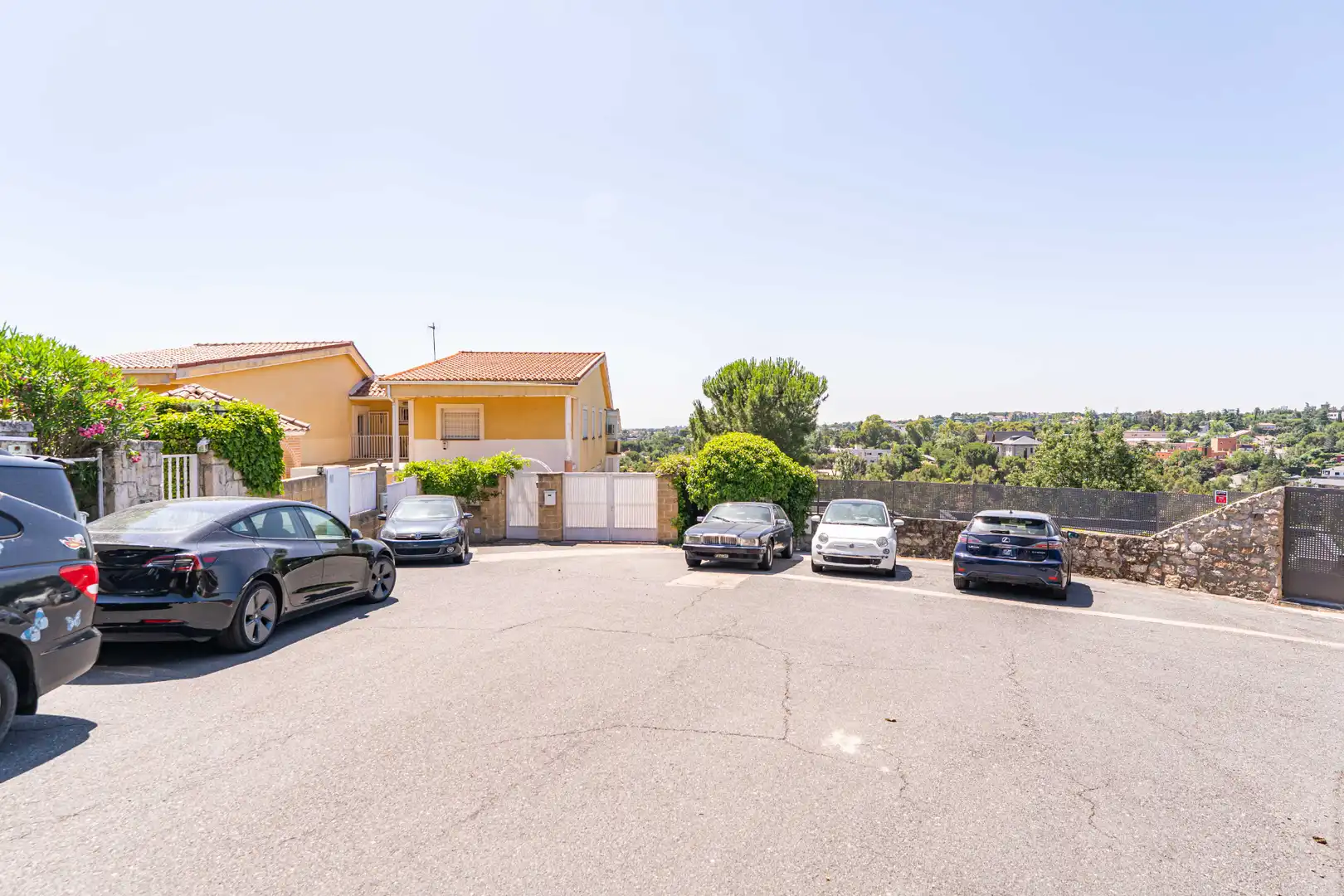 Parking de Casa adosada en venta en Torrelodones con Calefacción, Jardín privado y Terraza