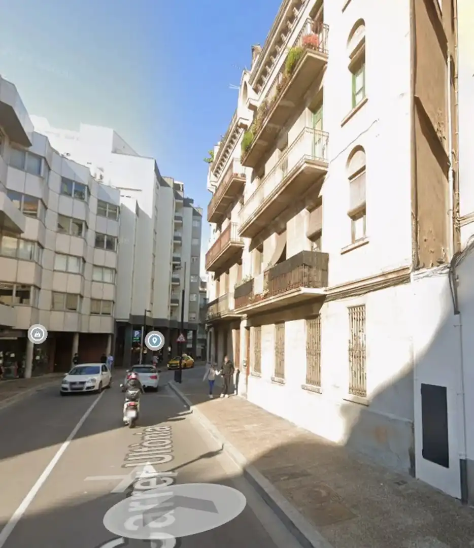 Vista exterior de Edifici en venda en Girona