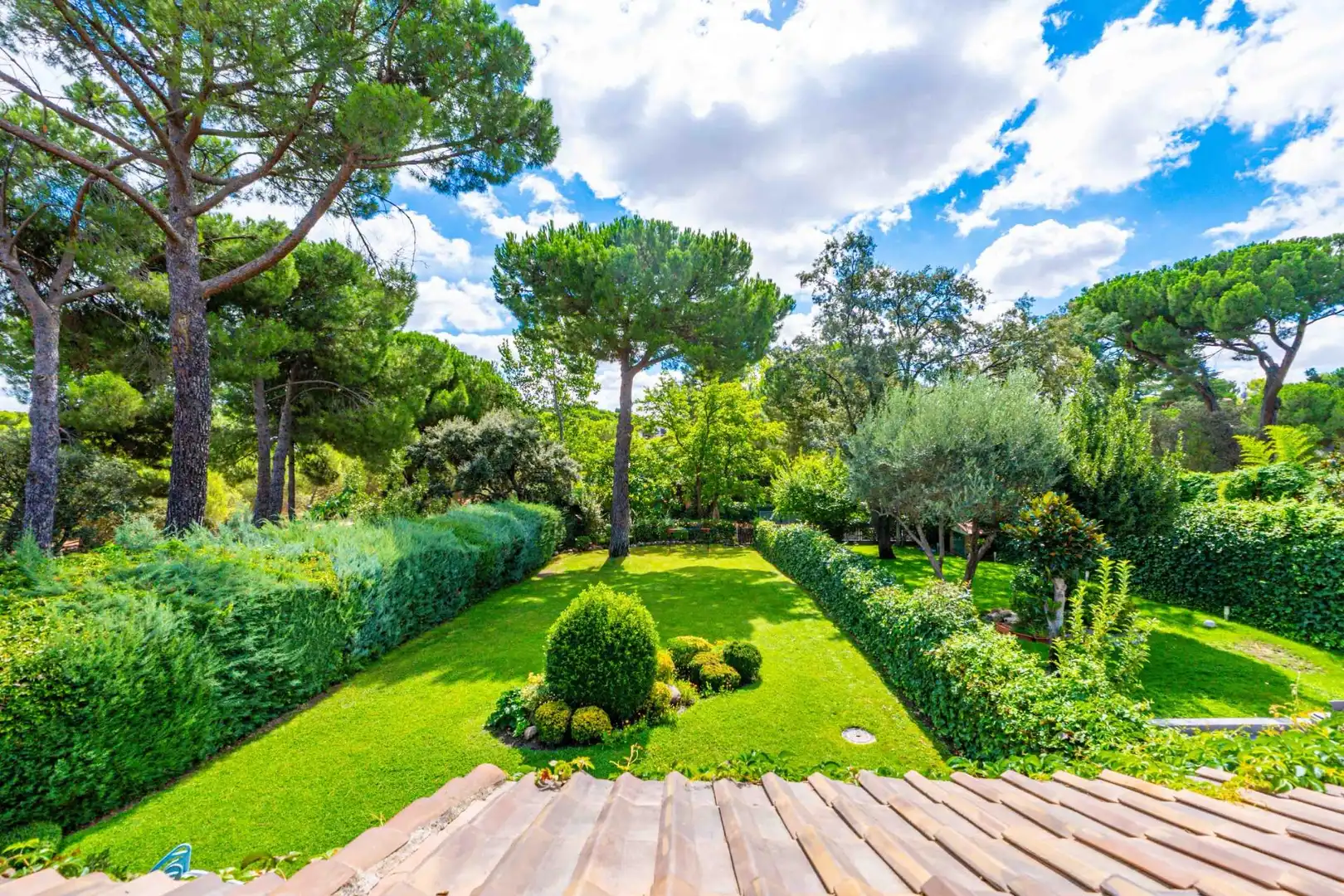 Garten von Einfamilien-Reihenhaus zur Miete in Boadilla del Monte mit Klimaanlage, Heizung und Privatgarten