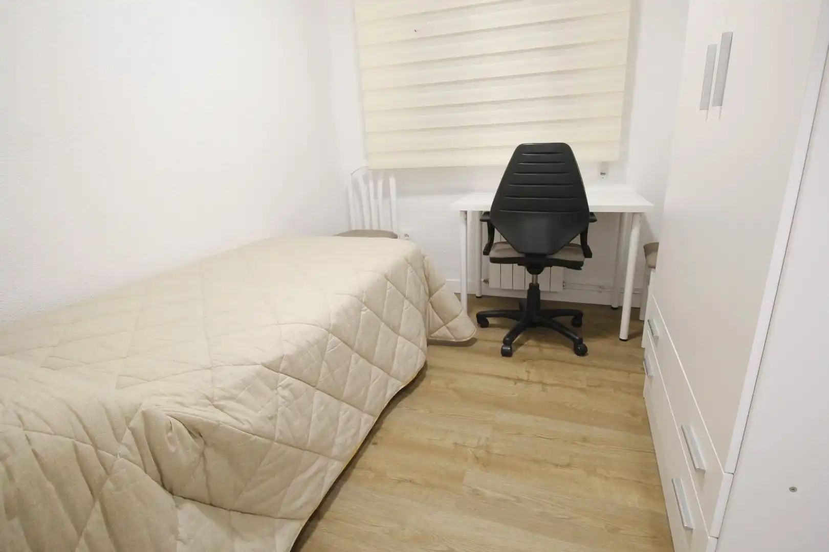 Habitación de Piso de alquiler en Granada con Calefacción, Terraza y Amueblado