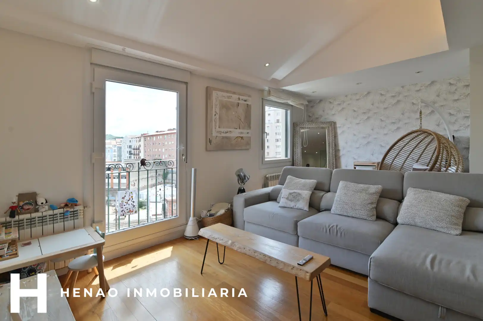 Living room of Flat for sale in Bilbao   with Heating, Parquet flooring and Furnished
