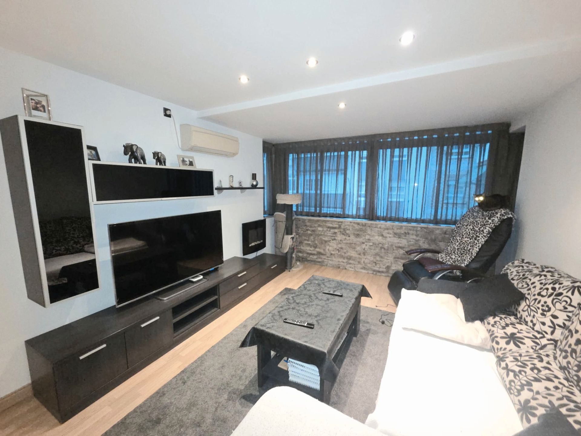 Living room of Flat for sale in Móstoles  with Air Conditioner, Heating and Parquet flooring