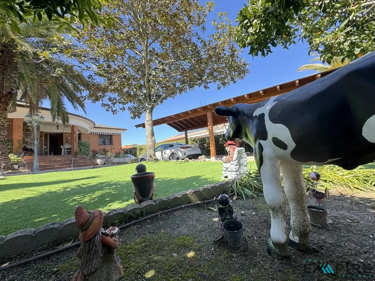 Jardí de Casa o xalet en venda en Serranillos del Valle amb Aire condicionat, Calefacció i Jardí privat