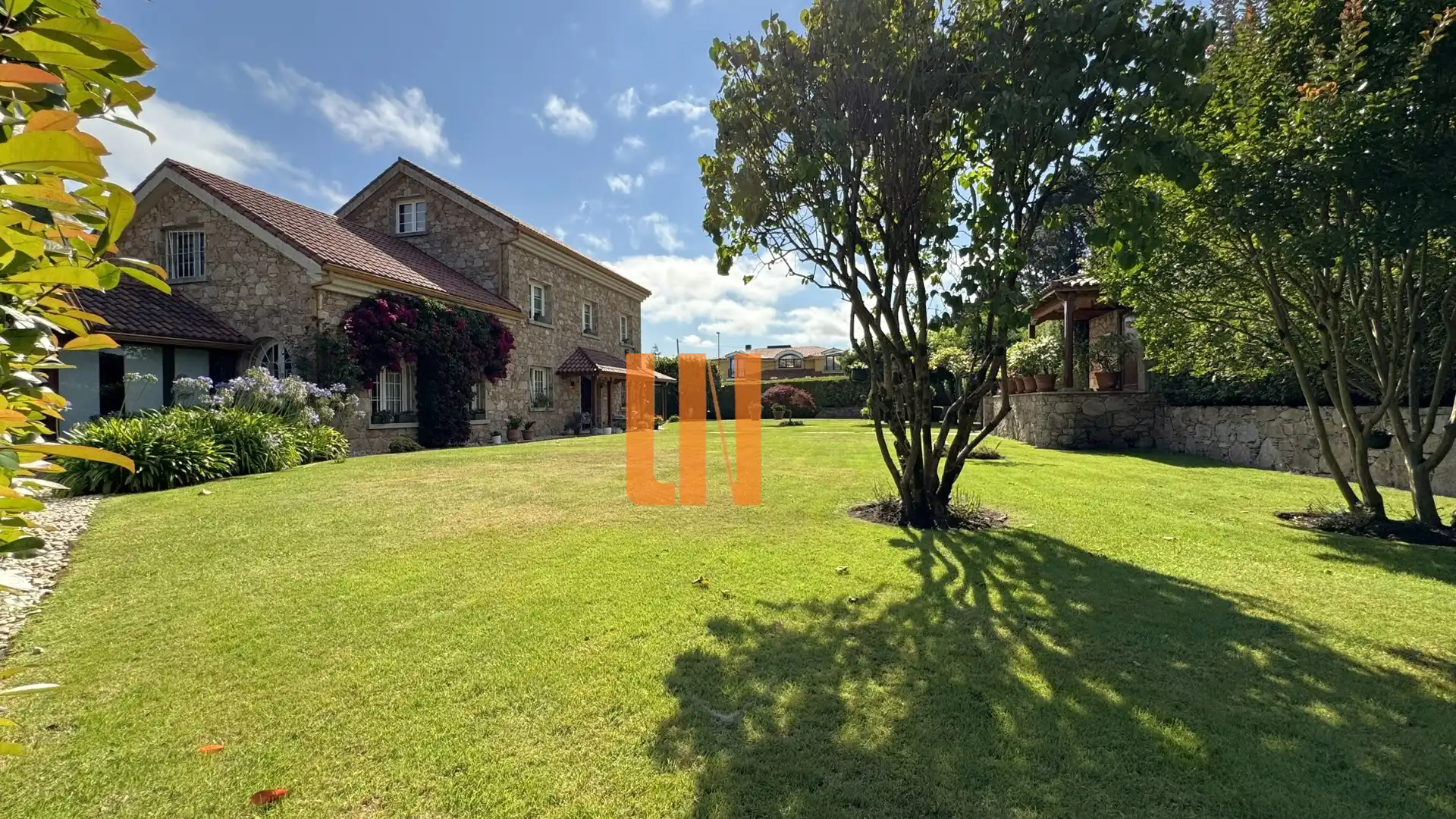 Jardín de Casa o chalet en venta en Culleredo con Calefacción, Jardín privado y Parquet
