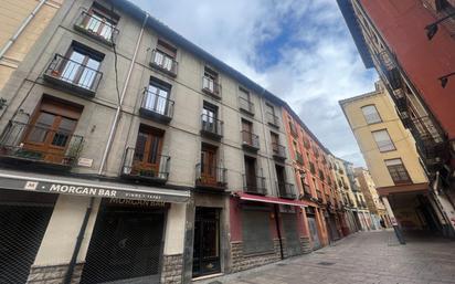 Vista exterior de Pis en venda en León Capital  amb Calefacció