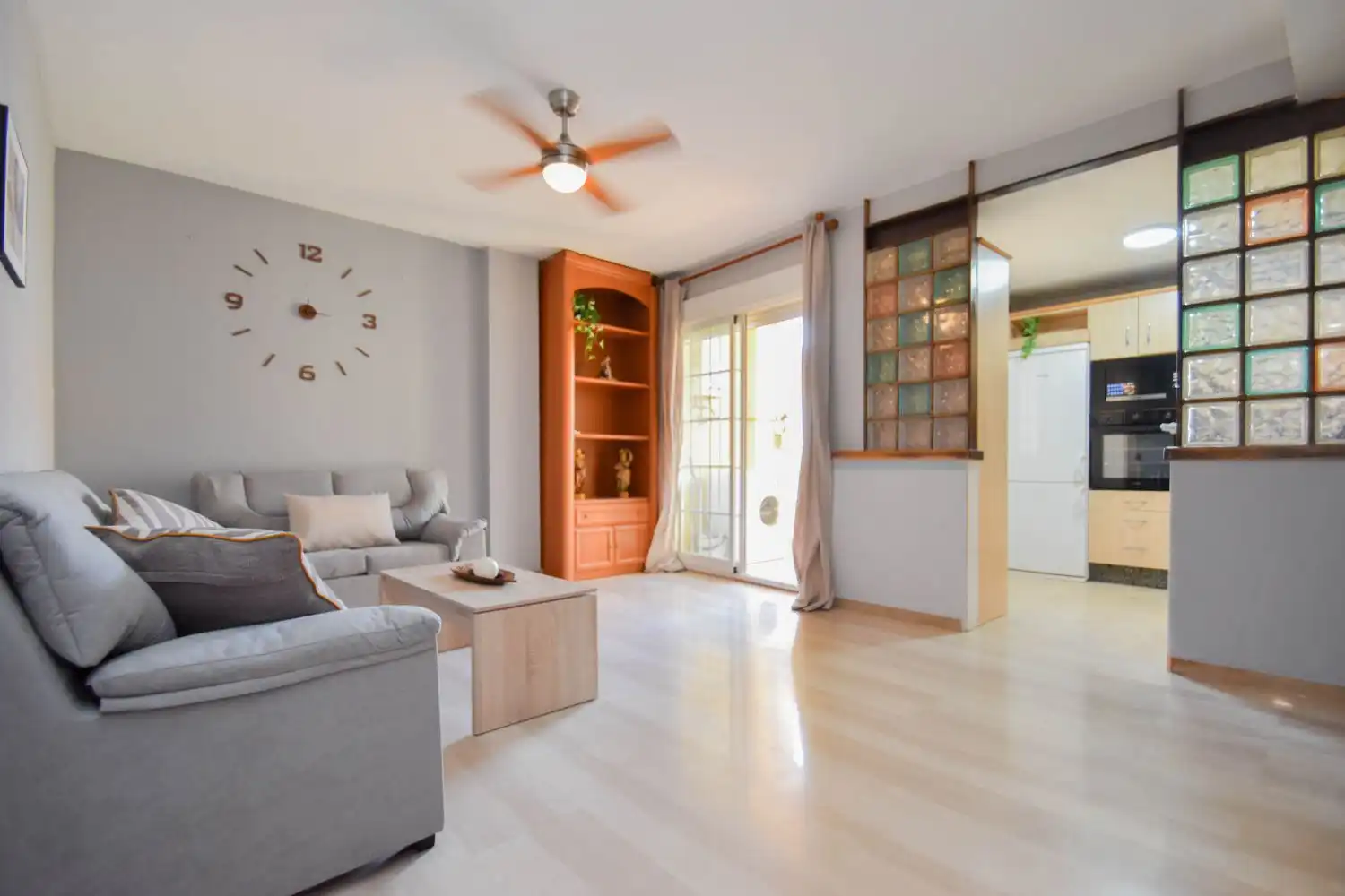 Sala de estar de Dúplex en venta en Cúllar Vega con Terraza, Trastero y Amueblado