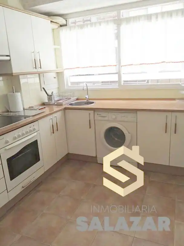 Cocina de Piso de alquiler en Bilbao  con Calefacción, Terraza y Microondas