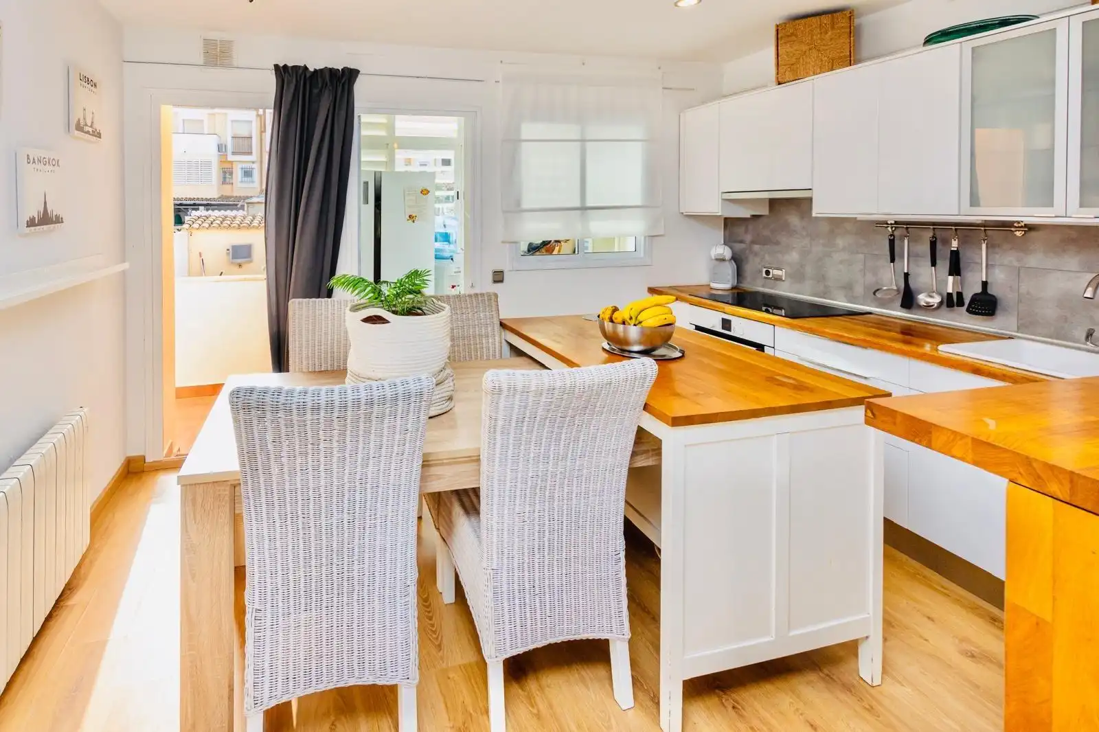 Kitchen of Houses for sale in Calvià  with Air Conditioner, Terrace and Balcony