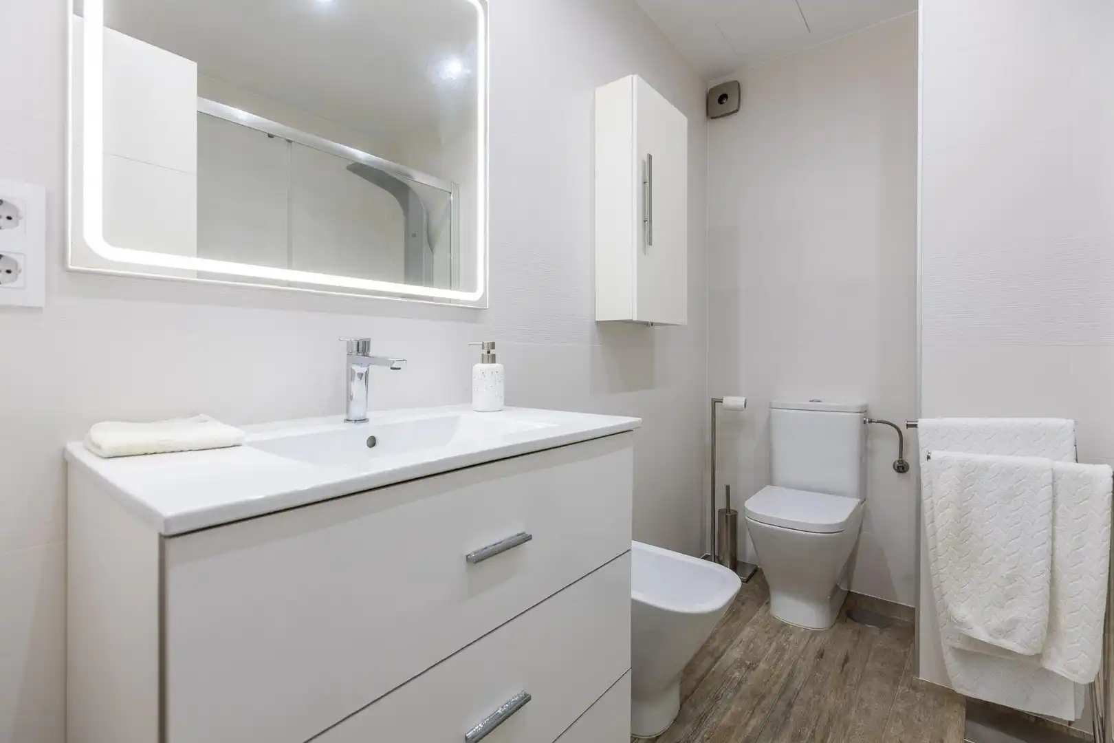 Bathroom of Flat for sale in Oleiros  with Storage room