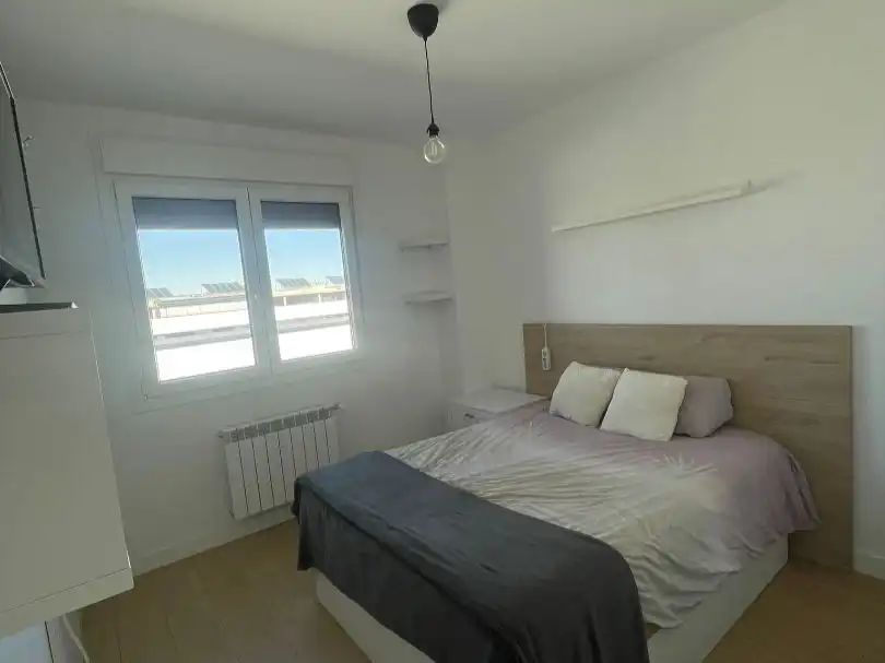 Bedroom of Attic for share in Madrid  with Air Conditioner, Heating and Parquet flooring