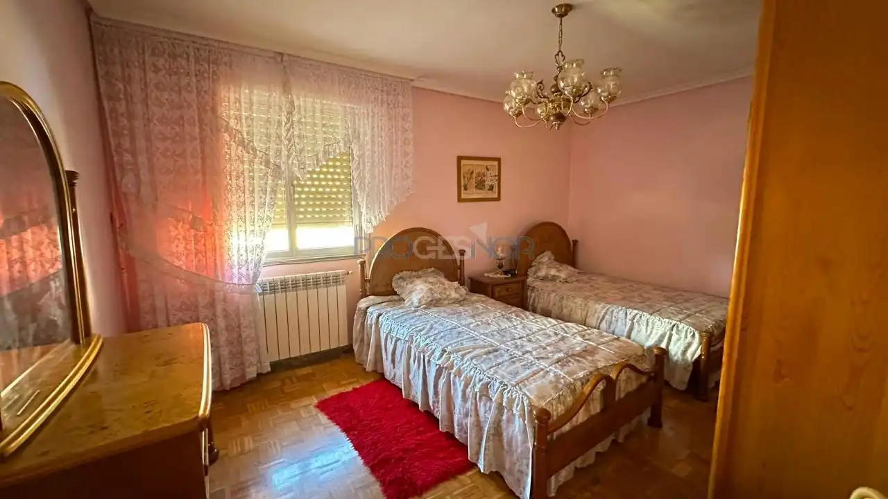 Bedroom of Houses for sale in Santovenia de la Valdoncina  with Heating and Private garden