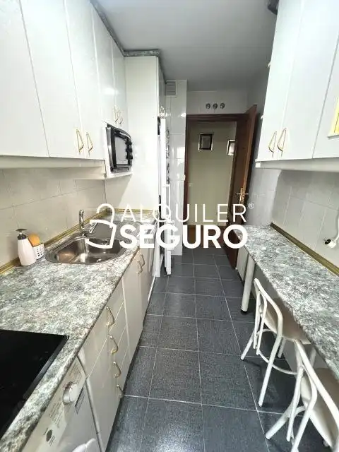 Cuina de Pis de lloguer en Madrid amb Calefacció i Moblat
