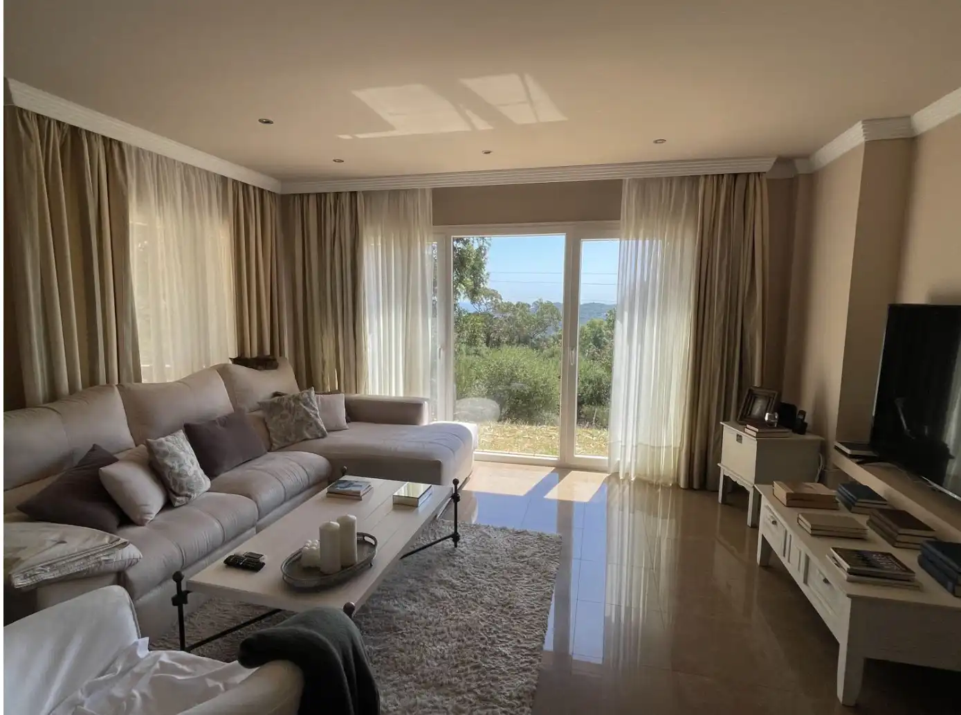 Living room of Houses for sale in Algeciras  with Private garden, Terrace and Furnished