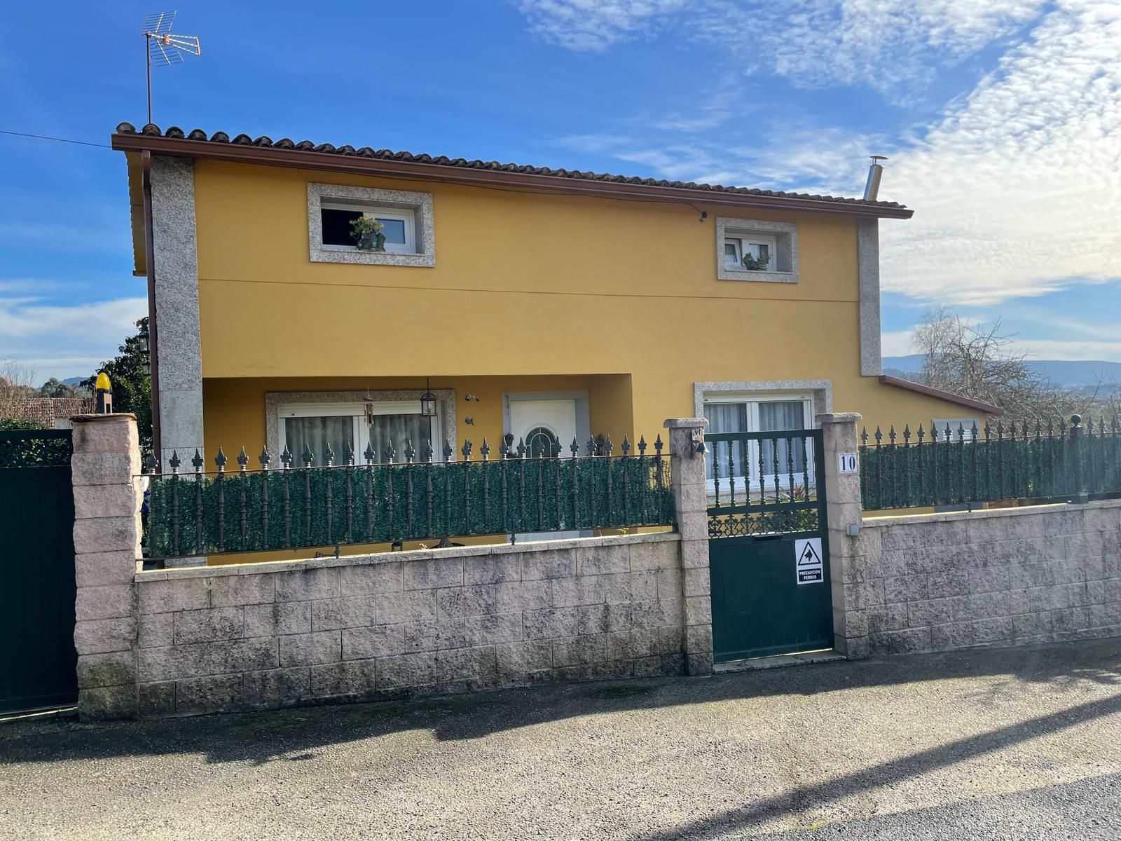 Exterior view of House or chalet for sale in Caldas de Reis  with Air Conditioner, Heating and Private garden