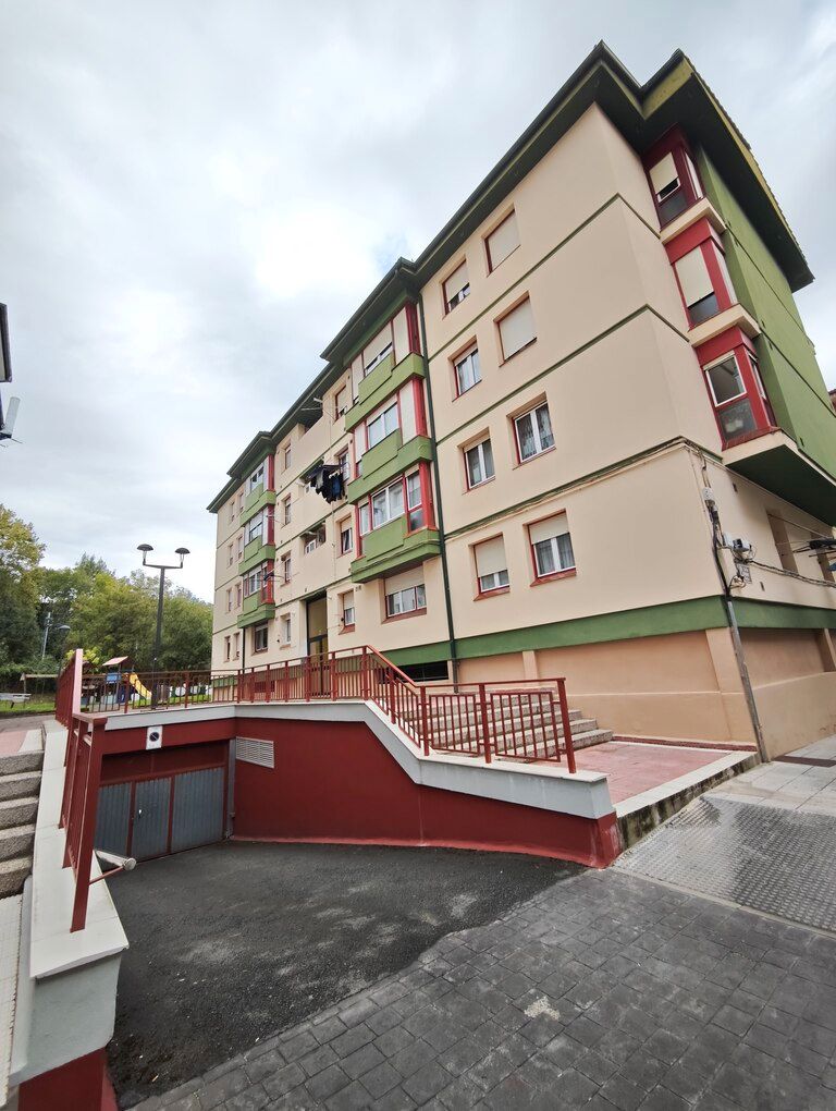 Vista exterior de Pis en venda en Zaldibar amb Calefacció, Moblat i Forn