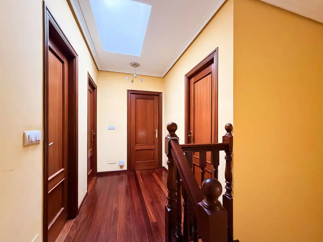 Piso en venta en Santa Cruz de Bezana con Calefacción, Terraza y Trastero