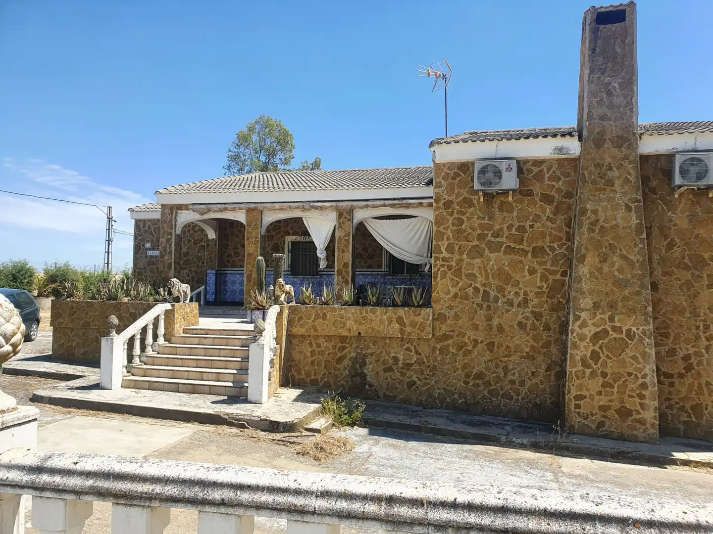 Exterior view of Houses for sale in Talarrubias  with Air Conditioner, Private garden and Storage room