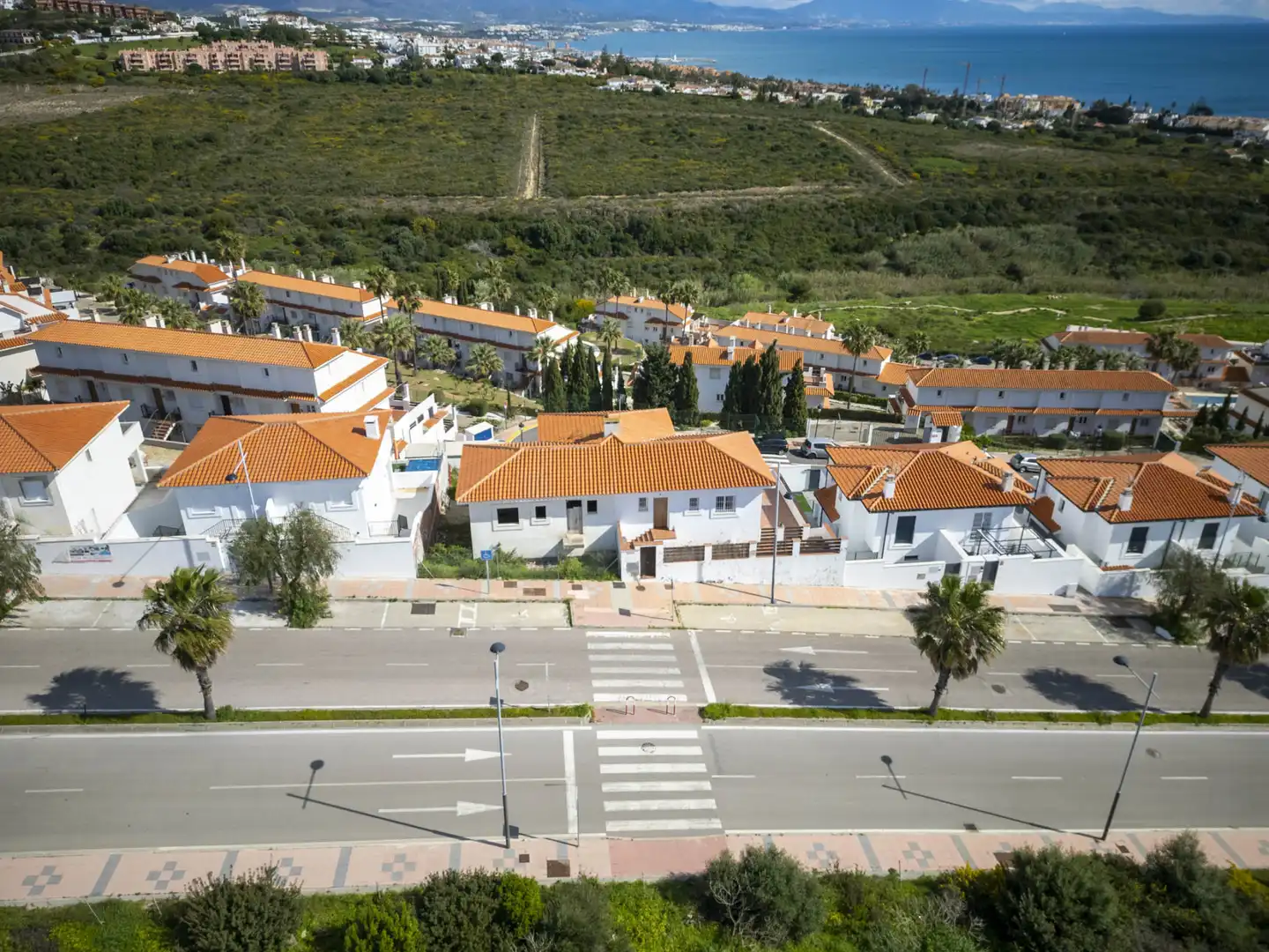 Vista exterior de Casa adosada en venta en Manilva con Jardín privado y Terraza